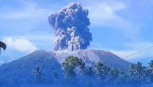 Gunung Ibu Erupsi di Maluku Utara, Warga Diimbau Siaga dan Gunakan Masker