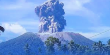 Gunung Ibu Erupsi di Maluku Utara, Warga Diimbau Siaga dan Gunakan Masker