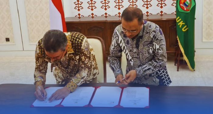 Gubernur Maluku Hendrik Lewerissa bersama Bupati Seram Bagian Timur (SBT) Fachri Husni Alkatiri