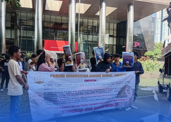 Forum Mahasiswa Hukum Bursel-Jakarta kembali turun ke jalan di depan Gedung Merah Putih KPK, Jakarta