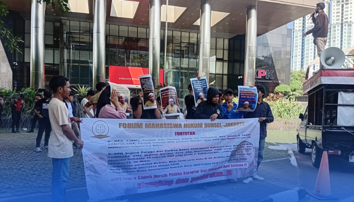 Forum Mahasiswa Hukum Bursel-Jakarta kembali turun ke jalan di depan Gedung Merah Putih KPK, Jakarta