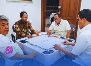 Menhut Raja Juli Antoni Buka Suara soal Foto Viral Main Domino