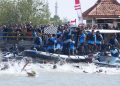 Menteri Pemuda dan Olahraga Republik Indonesia (Menpora RI) Dito Ariotedjo bersama Wakil Kepala Staff Angkatan Laut (Wakasal) Laksamana Madya TNI Erwin S. Aldedharma hari Sabtu (9/8) pagi melepas Fin Swimming Piala Kasal 2025, di Dermaga Kamal Madura. (foto:Herry/kemenpora.go.id)
