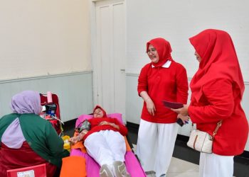 Dalam rangka memperingati Hari Ulang Tahun Kemerdekaan ke-80 Republik Indonesia Tahun 2025, Dharma Wanita Persatuan Kementerian Pemuda dan Olahraga Republik Indonesia (DWP Kemenpora RI) secara rutin menyelenggarakan kegiatan donor darah, pemeriksaan deteksi dini kanker serviks dan Cek Kesehatan Gratis (CKG) Cepat. (foto:Andre/kemenpora.go.id)