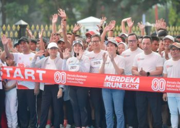 Selain mendapat sambutan antusias dari masyarakat, ajang lari Merdeka Run 8.0 K Tahun 2025 mendapat apresiasi dari jajaran Menteri Kabinet Merah Putih yang ikut lari langsung berbaur dengan masyarakat. (foto:bagus/kemenpora.go.id)