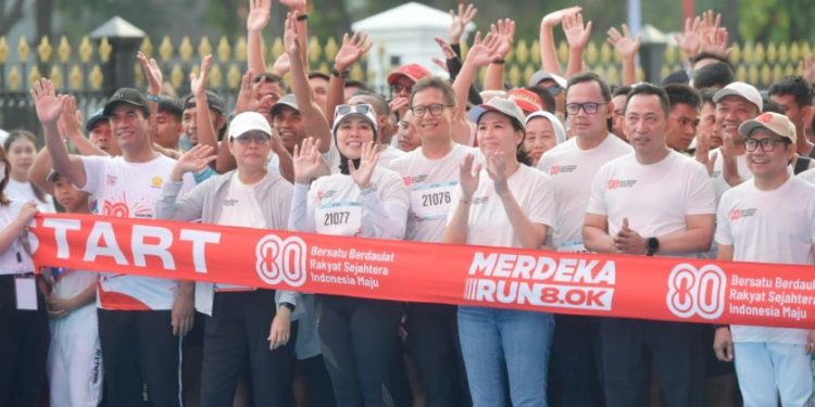 Selain mendapat sambutan antusias dari masyarakat, ajang lari Merdeka Run 8.0 K Tahun 2025 mendapat apresiasi dari jajaran Menteri Kabinet Merah Putih yang ikut lari langsung berbaur dengan masyarakat. (foto:bagus/kemenpora.go.id)