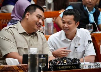 Menteri Pemuda dan Olahraga Republik Indonesia (Menpora RI) Dito Ariotedjo, didampingi Wamenpora RI Taufik Hidayat beserta jajaran pejabat Eselon I dan II serta Staf Khusus dan Tenaga Ahli Kemenpora RI, mengikuti Rapat Kerja (Raker) bersama Komisi X DPR RI di Ruang Sidang Komisi X DPR RI Gedung Nusantara 1 Senayan, Jakarta, Rabu (27/8).(foto:Gilang/kemenpora.go.id)