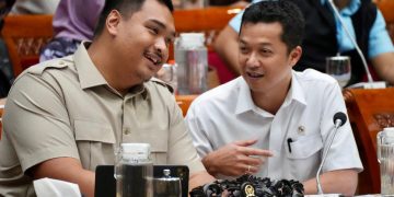 Menteri Pemuda dan Olahraga Republik Indonesia (Menpora RI) Dito Ariotedjo, didampingi Wamenpora RI Taufik Hidayat beserta jajaran pejabat Eselon I dan II serta Staf Khusus dan Tenaga Ahli Kemenpora RI, mengikuti Rapat Kerja (Raker) bersama Komisi X DPR RI di Ruang Sidang Komisi X DPR RI Gedung Nusantara 1 Senayan, Jakarta, Rabu (27/8).(foto:Gilang/kemenpora.go.id)