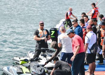 Menteri Pemuda dan Olahraga Republik Indonesia (Menpora RI) Dito Ariotedjo menyebut pelaksanaan F1 Powerboat di Danau Toba, Sumatera Utara menjadi upaya pemerintah dalam mempromosikan wisata olahraga (sport tourism) Indonesia ke panggung dunia. (foto:Andre/kemenpora.go.id)