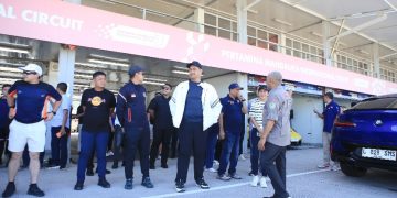 Menteri Pemuda dan Olahraga Republik Indonesia (Menpora RI) Dito Ariotedjo meninjau Sirkuit Mandalika di Kuta, Lombok Tengah, Nusa Tenggara Barat, Sabtu (2/8). Tinjauan dilakukan menjelang bergulirnya MotoGP Indonesia pada Oktober 2025 mendatang. (foto:bagus/kemenpora.go.id)