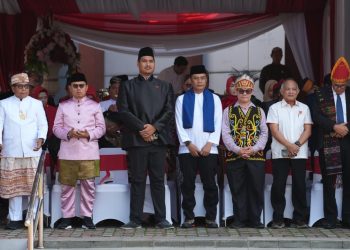 Menteri Pemuda dan Olahraga Republik Indonesia (Menpora RI) Dito Ariotedjo menghadiri Upacara Peringatan Hari Ulang Tahun (HUT) ke-80 Kemerdekaan Republik Indonesia di Halaman Kantor Kemenpora, Senayan, Jakarta, Minggu (17/8) pagi.(Foto: Herry/kemenpora.go.id)