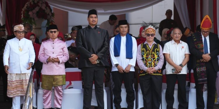 Menteri Pemuda dan Olahraga Republik Indonesia (Menpora RI) Dito Ariotedjo menghadiri Upacara Peringatan Hari Ulang Tahun (HUT) ke-80 Kemerdekaan Republik Indonesia di Halaman Kantor Kemenpora, Senayan, Jakarta, Minggu (17/8) pagi.(Foto: Herry/kemenpora.go.id)