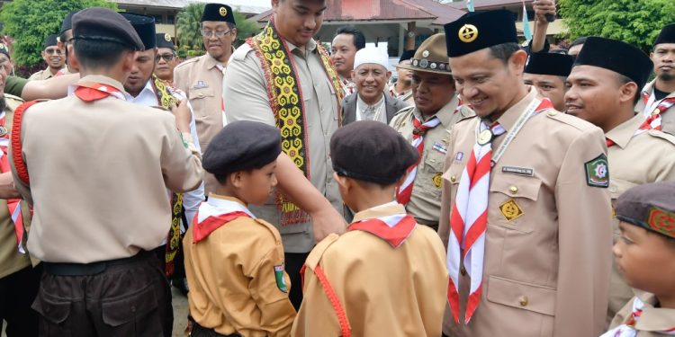 Menteri Pemuda dan Olahraga (Menpora) RI Dito Ariotedjo membuka Islamic Scout Camp of Hidayatullah (ISCH) III atau Jambore Ke-3 Satuan Komunitas (Sako) Pramuka Hidayatullah di Pondok Pesantren (Ponpes) Hidayatullah Gunung Tembak, Kota Balikpapan, Kalimantan Timur (Kaltim), Kamis (21/8) pagi.(foto:bagus/kemenpora.go.id)