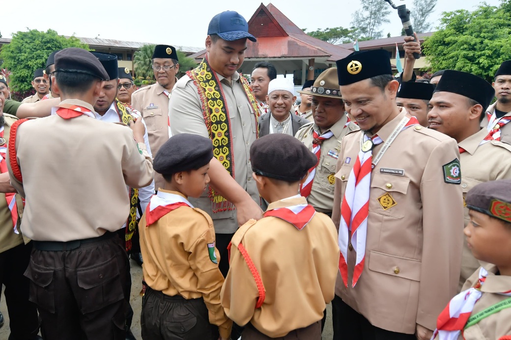 Menteri Pemuda dan Olahraga (Menpora) RI Dito Ariotedjo membuka Islamic Scout Camp of Hidayatullah (ISCH) III atau Jambore Ke-3 Satuan Komunitas (Sako) Pramuka Hidayatullah di Pondok Pesantren (Ponpes) Hidayatullah Gunung Tembak, Kota Balikpapan, Kalimantan Timur (Kaltim), Kamis (21/8) pagi.(foto:bagus/kemenpora.go.id)