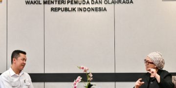 akil Menteri Pemuda dan Olahraga Republik Indonesia (Wamenpora RI) Taufik Hidayat menerima Ketua Umum Pengurus Besar Persatuan Senam Indonesia (PB Persani) Ita Yuliati di Kemenpora, Jakarta, Senin (11/8). (andre/kemenpora.go.id)