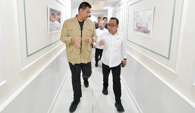 Menteri Pemuda dan Olahraga Republik Indonesia (Menpora RI) Dito Ariotedjo menghadiri rapat koordinasi tingkat menteri yang dipimpin oleh Menteri Koordinator Bidang Pembangunan Manusia dan Kebudayaan (Menko PMK) Pratikno, di Kantor Kemenpora, Jakarta, Rabu (6/8). (foto:bagus/kemenpora.go.id)