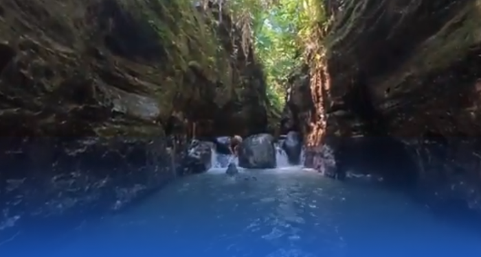 Menyegarkan Pikiran di Curug Putri Carita, Pandeglang