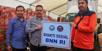 BNN Salurkan 2.000 Paket Sembako Untuk Korban Bencana Banjir Bandang