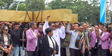 Gibran Ikut Pawai Paskah Bersama Masyarakat