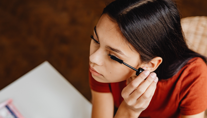 Bold Eye Makeup: Trend Eksperimen 2025