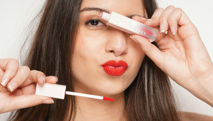 Warna Lipstik Two Tones Jadi Favorit 2025