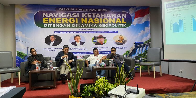 Indonesia Berisiko Terjebak antara Batu Bara dan Energi Terbarukan