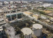 Ilustrasi kilang minyak