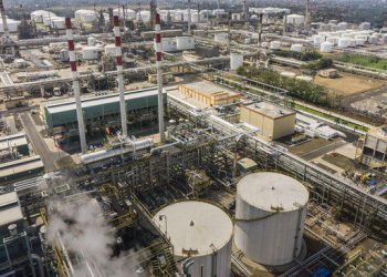 Ilustrasi kilang minyak