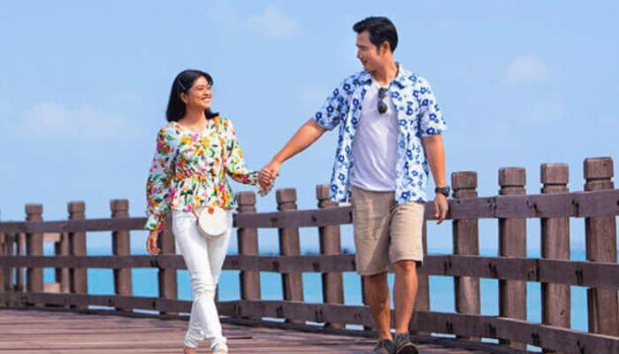 Menikmati Senja Romantis di Pantai Ancol