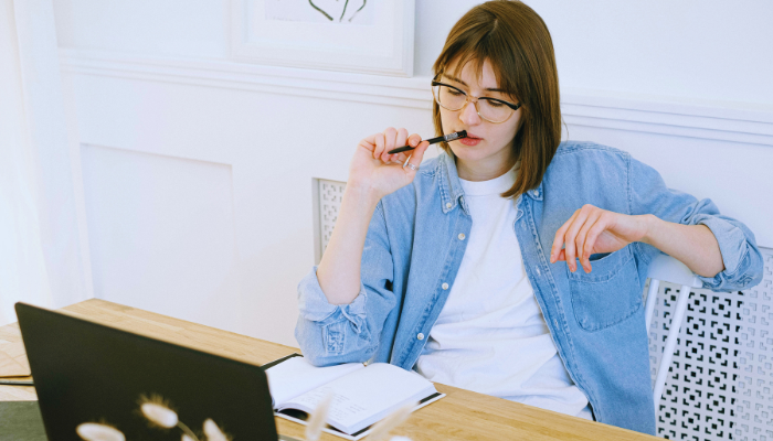 Cara Melatih Pola Pikir Kritis Saat Membaca Berita