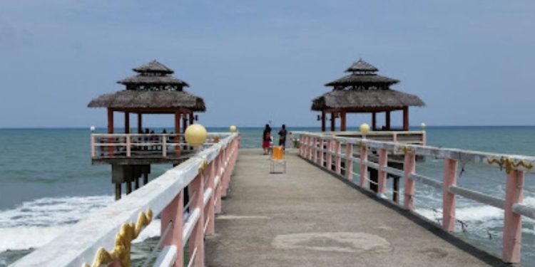 Pantai Sambolo, Pantai Klasik Favorit Warga Lokal