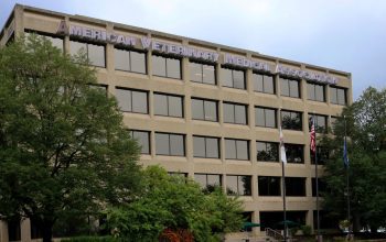 Slater menyatakan rasa terima kasih atas pengabdiannya, namun keputusannya mencerminkan perubahan fokus kebijakan antitrust yang lebih tajam dari pemerintahan saat ini.